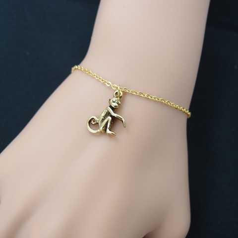 Ngoài ra, cũng phải kể tới các loại vòng tay - lắc tay có hình Khỉ. Những sản phẩm này đang được các hãng bán hàng online của Trung Quốc chào giá khá cao