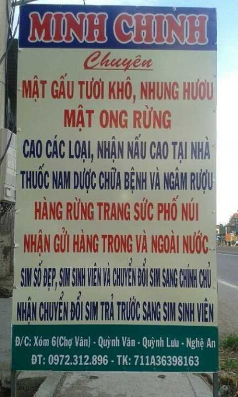 Biển quảng cáo của Minh Chinh treo trước nhà