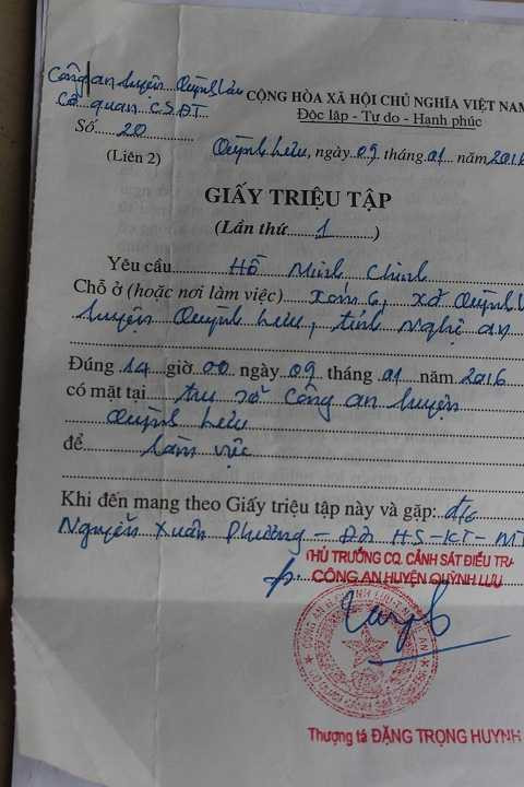 Trong khi cung cấp tài liệu cho phóng viên, vô tình giấy triệu tập bị lộ đang nằm trong tay Hạt trưởng Hạt kiểm lâm huyện Quỳnh Lưu