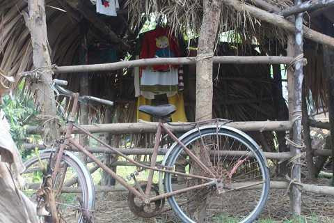 Chiếc xe đạp là tài sản lớn nhất của Anh mưu sinh hàng ngày