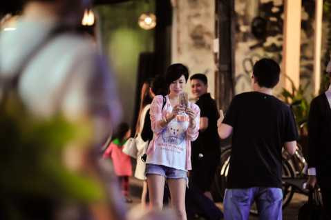 Có vẻ chuyến ghé thăm Việt Nam lần này của Xa Thi Mạn khá bí mật nên báo chí hầu như không có thông tin về sự xuất hiện của cô. 