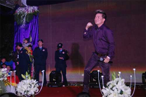 Mr Đàm: Cát-sê hát đám cưới hơn 300 triệu đồng là thường