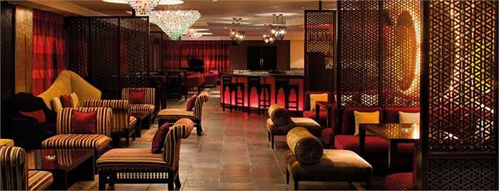 Một góc quầy bar trong Radisson Blu.