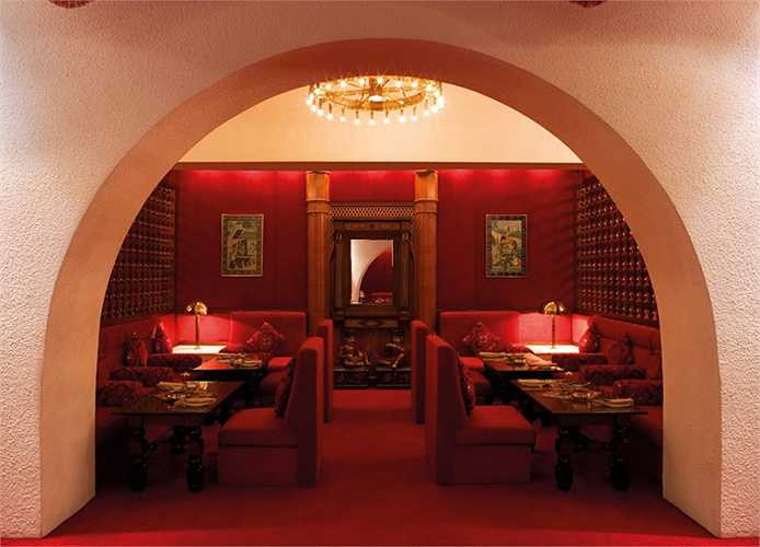 Phòng ăn cực kỳ ấm cúng, sang trọng.