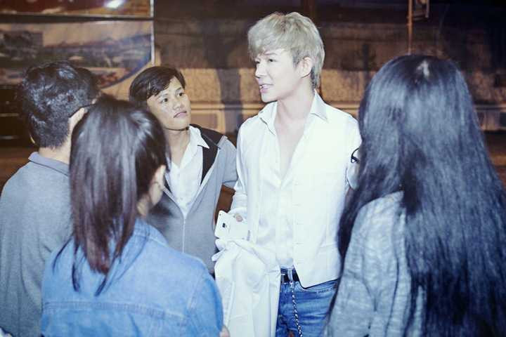 Nam ca sĩ chia sẻ: Lee rất may mắn vì có những khán giả tuyệt vời luôn đồng hành cùng Lee trong mọi hoàn cảnh. Thời điểm này Lee rất sung sức và đang tập trung chuẩn bị cho nhiều dự án nghệ thuật mới, hy vọng mọi người sẽ tiếp tục đón nhận những sản phẩm âm nhạc tâm huyết của Lee trong năm nay.