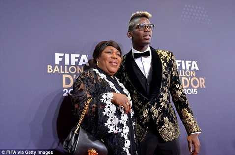 Paul Pogba xuất hiện cùng mẹ ở Gala trao giải