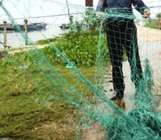 Lưới của ngư dân Quảng Trị bị tàu Trung Quốc gây hấn dùng nỏ neo phá hư hỏng.