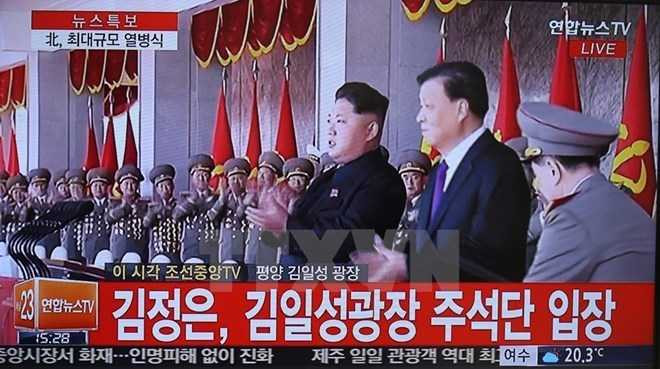 Ủy viên thường vụ Bộ Chính trị Đảng Cộng sản Trung Quốc Lưu Vân Sơn đã thường xuyên trò chuyện với ông Kim Jong-un trong suốt lễ duyệt binh kỷ niệm 70 năm ngày thành lập Đảng Lao động Triều Tiên