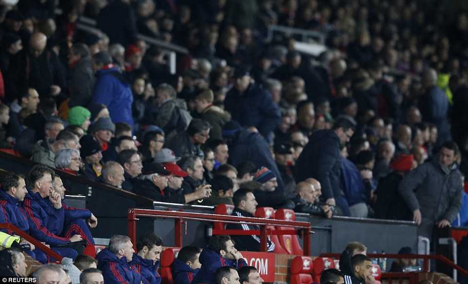 Van Gaal không quan tâm đến cảm xúc của các CĐV Man Utd