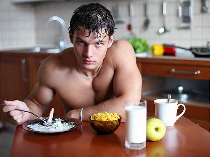 Thực hiện theo một quy tắc tối nghiêm ngặt. Không ăn uống sau 7 giờ tối và ăn bữa ăn lành mạnh ít calo và không ăn thực phẩm khó tiêu. 