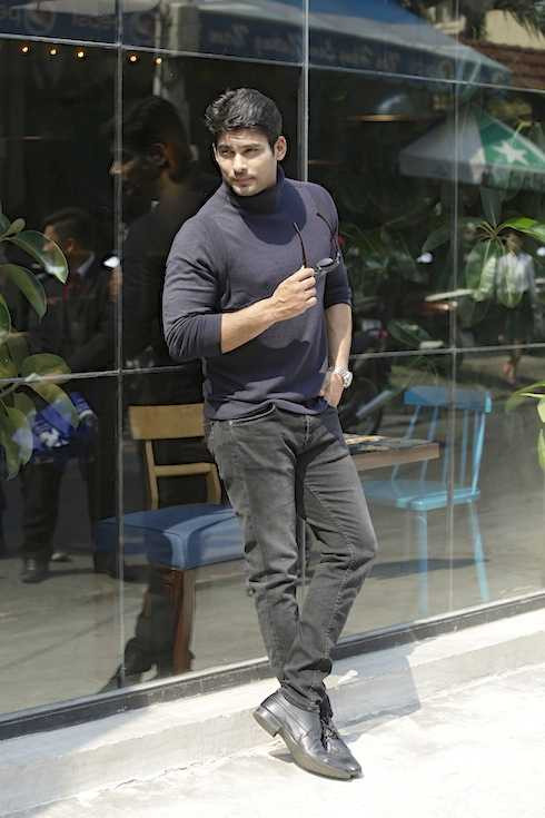 Nam diễn viên kiêm người mẫu Shiddharth Shukla vào vai chồng mới của Anadi.