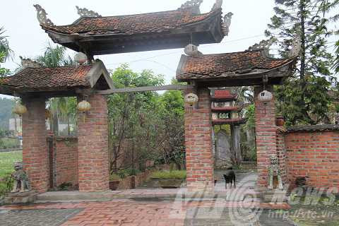 Cổng chùa Hồi Long