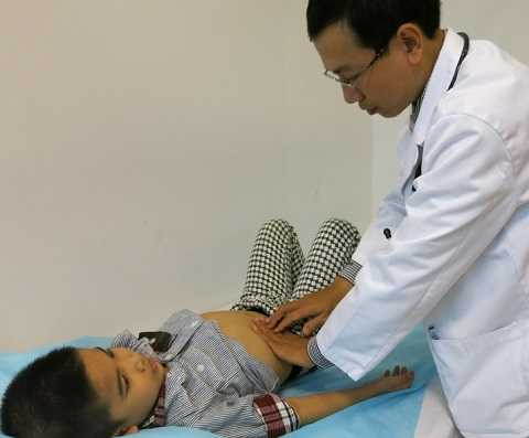 Sau 5 năm suy dinh dưỡng, kết quả sức khỏe của Đức tại Vinmec mới đây cho thấy bụng bé không còn chướng, thể trạng đạt cân nặng chuẩn theo lứa tuổi. 