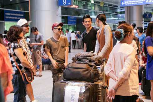 Lê Thúy chính thức sang Milan làm việc