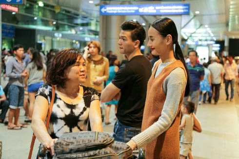 Lê Thúy chính thức sang Milan làm việc