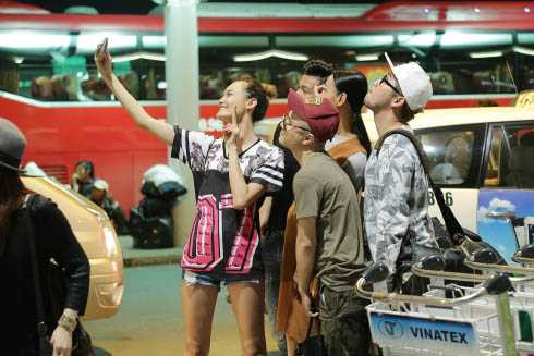 Lê Thúy chính thức sang Milan làm việc