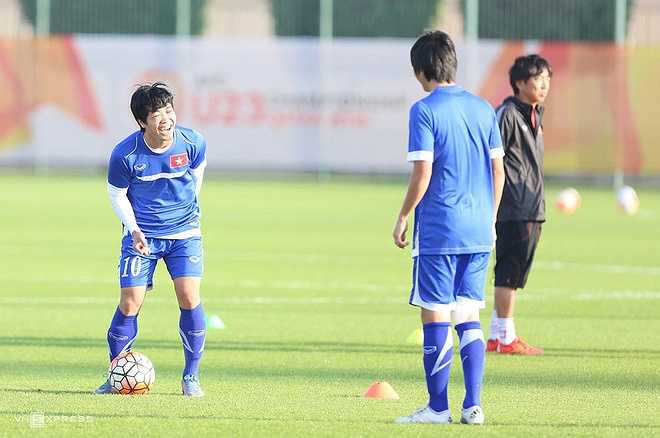 Sau một ngày được nghỉ, Công Phượng trở lại tập luyện. Tiền đạo người xứ Nghệ bị dị ứng sau khi dùng thuốc điều trị chỗ đau ở cổ.