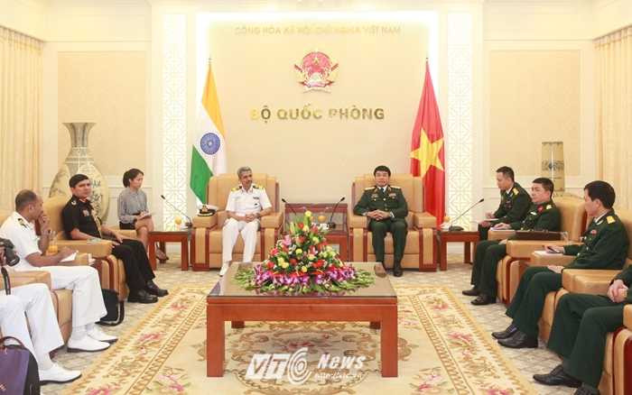 Đoàn đại biểu Ấn Độ làm việc tại Bộ Quốc phòng - Ảnh: Hồng Pha
