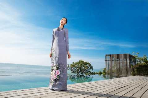 Hơn 40 người mẫu, ca sĩ, dàn dựng và hàng trăm người phục vụ ở hậu đài cùng hơn 1000 giờ thực hiện những chiếc áo dài đẹp để chuẩn bị cho show diễn lần này, tất cả đã sẵn sàng để mở màn cho sự kiện thời trang áo dài đặc biệt nhất đầu năm 2016 này.