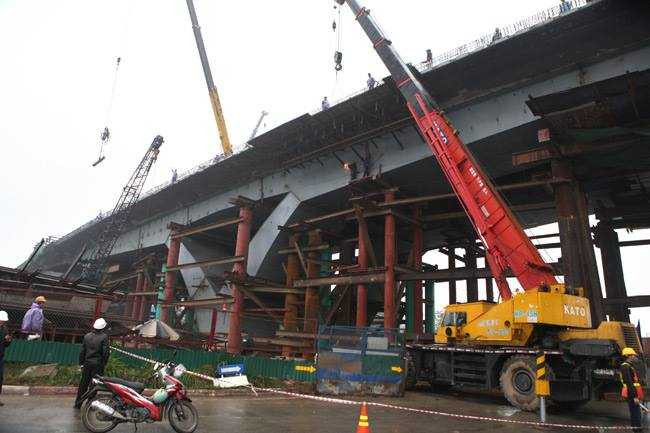 Cận cảnh cây cầu vượt thép lớn nhất thủ đô sắp thông xe