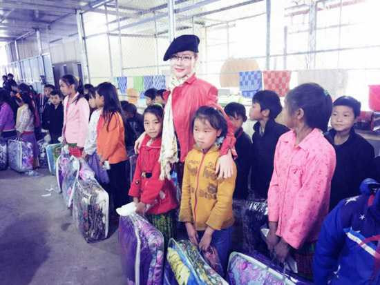  “Trong lúc chúng ta đang may mắn khi được sống trong hạnh phúc, được ngủ trong những căn phòng tinh tươm trên những bộ chăn gối sạch đẹp và ấm áp, nhưng đâu đó nơi vùng sâu, vùng xa, còn đó những em nhỏ phải chịu đựng cái rét trong mùa đông giá buốt, đắp hờ với tấm chăn mỏng hoặc nhiều khi không có chăn để đắp. Chính vì vậy, với vai trò đại sứ và trên hết là cùng chung tấm lòng thiện nguyện, Ngọc muốn cùng mọi người chia sẻ tình cảm cũng như kịp thời giúp đỡ các em có được sự quan tâm nhiều hơn” – Dương Yến Ngọc cho biết.