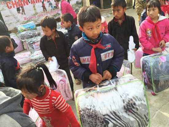 Bên cạnh đó, với tâm nguyện chia sẻ tình cảm đến những hoàn cảnh khó khăn, Dương Yến Ngọc cũng cho biết cô sẽ tích cực với hoạt động từ thiện, công tác <a href='https://vtcnews.vn/xa-hoi.2.0.html' >xã hội</a> nhiều hơn trong năm 2016.