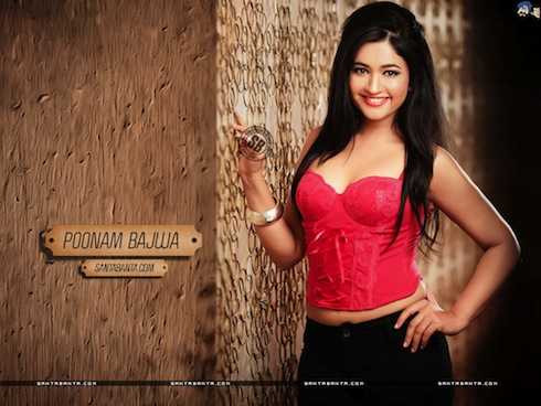 Aasiya Kazi sở hữu vẻ ngoài sexy.