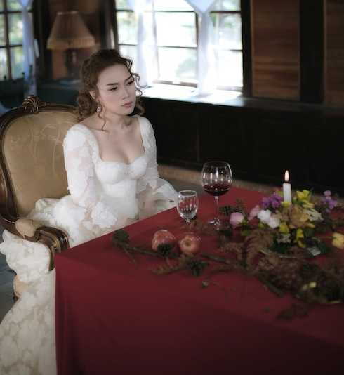 Mỹ Tâm khoe đường cong sexy trong khung cảnh lãng mạn.