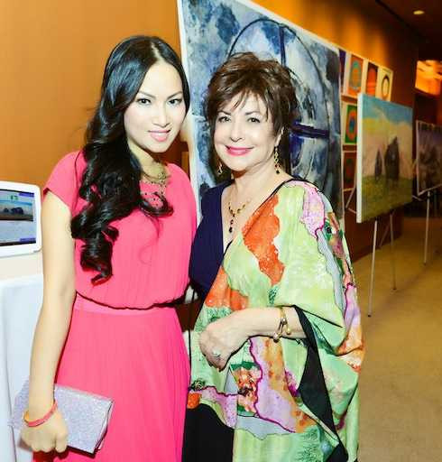 Hà Phương và Alissa.