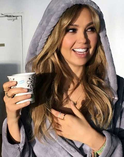 Dù đã ở tuổi 44 nhưng cô vẫn vô cùng trẻ trung và quyến rũ