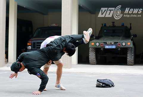 Thế võ đẹp mắt, hiệu quả với kỹ thuật rất khó