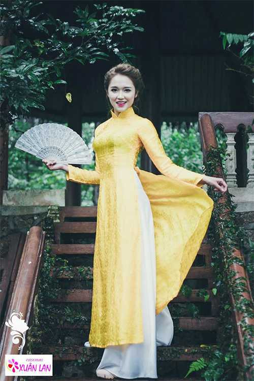 Nữ sinh trường Báo