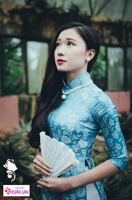 Nữ sinh trường Báo