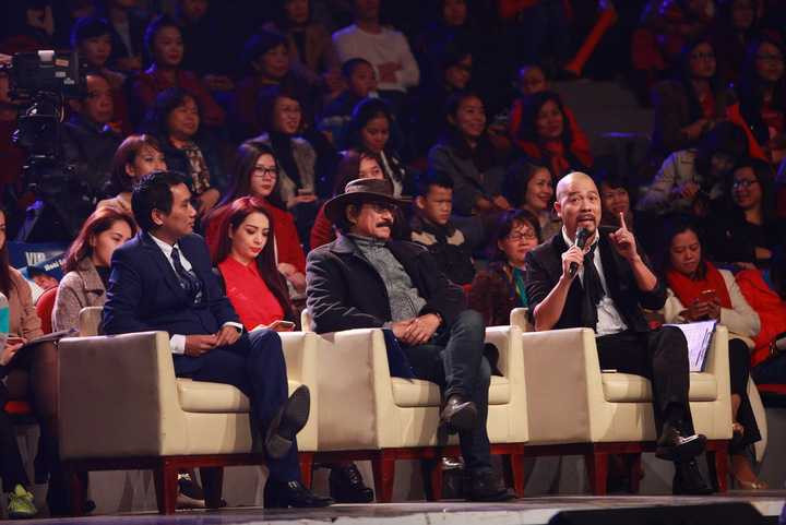 Vừa qua, liveshow Bài hát yêu thích số tháng 1 năm 2016 đã được diễn ra. Trong đó Hội đồng bình luận bao gồm Nhà thiết kế - NSƯT Đức Hùng - nhạc sĩ Nguyễn Đức Cường và nhà báo Ngô Bá Lục. 