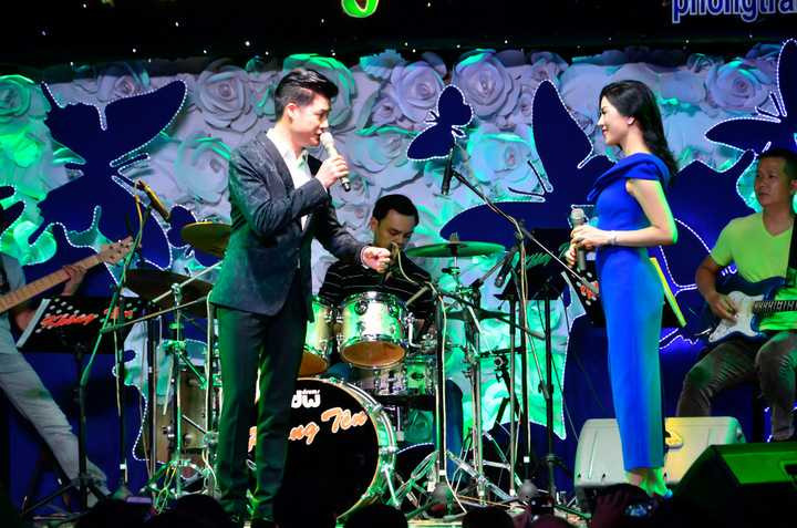 Vừa qua, rất đông khán giả đến ủng hộ đêm nhạc Tình nghệ sĩ 6 để giúp đỡ các nghệ sĩ nghèo có một cái Tết thật đầm ấm và quyên góp được 311 triệu đồng.