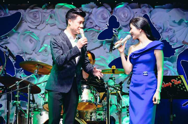 Đêm nhạc diễn ra suốt 3giờ đồng hồ với sự đồng hành của nhiều nghệ sĩ nổi tiếng: Đàm Vĩnh Hưng, Quang Dũng, Lệ Quyên, Dương Triệu Vũ, Hiền Thục, Hoàng Lê Vi, danh hài Bảo Quốc - Gia Bảo cùng MC Quốc Bình.