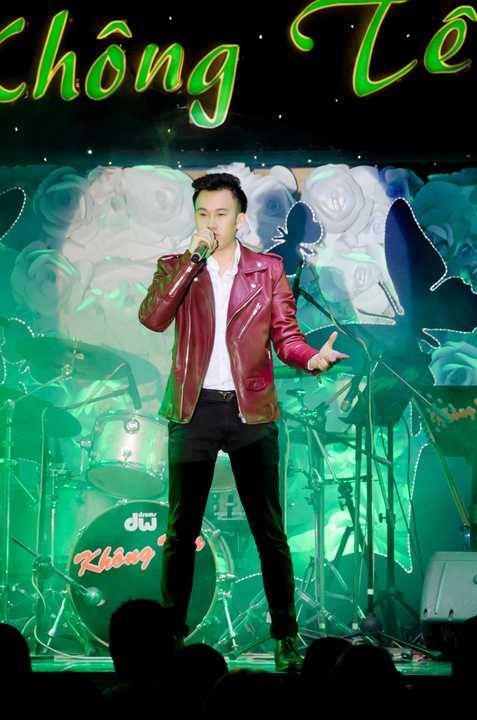 Dương Triệu Vũ góp mặt với ca khúc When I cry vừa mới ra mắt được khán giả ủng hộ nồng nhiệt. Anh còn gửi tặng đến khán giả ca khúc Trái tim bên lề và Liên khúc Xuân sôi động mang đến không khí vui tươi. Dương Triệu Vũ góp mặt với ca khúc When I cry vừa mới ra mắt được khán giả ủng hộ nồng nhiệt. Anh còn gửi tặng đến khán giả ca khúc Trái tim bên lề và Liên khúc Xuân sôi động mang đến không khí vui tươi.