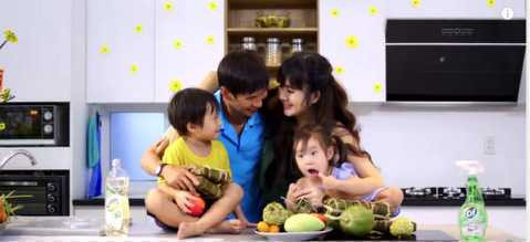 Đây là món quà thực tế nhất mà ba bố con dành để cảm ơn và thể hiện tình yêu thương đến Minh Hà