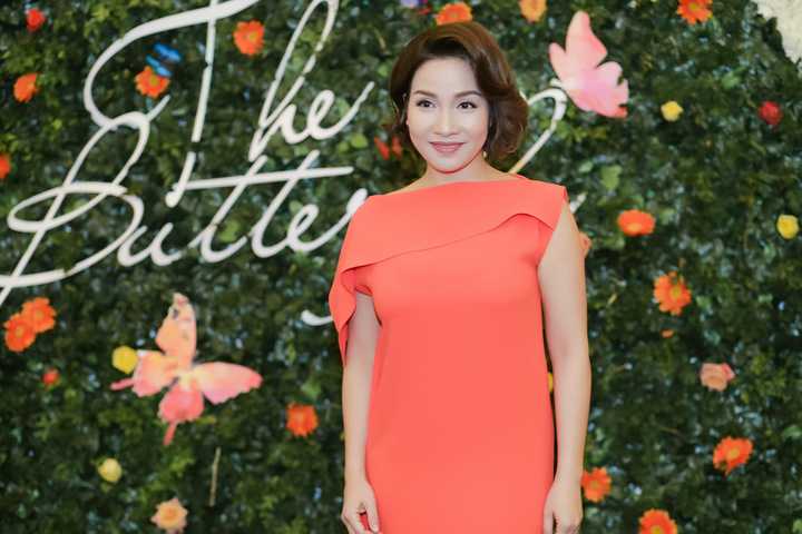 Tại 1 sự kiện, diva Mỹ Linh xuất hiện với vẻ đẹp đằm thắm quyến rũ