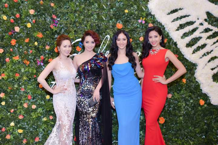 Dàn người đẹp đọ sắc bên nhau