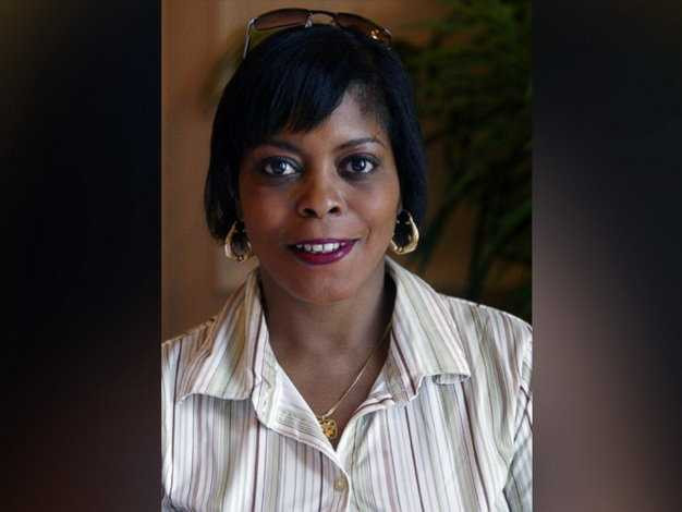 Sandra Hayes cho hay đồng nghiệp và bạn bè trở thành kẻ thù trong phút chốc 