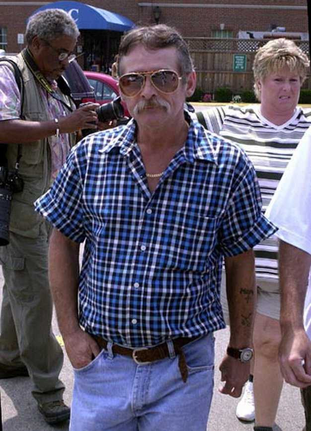 Vợ chồng Mack Metcalf và Virginia Merida từng mặn nồng đã ly hôn sau khi chia đôi giải thưởng