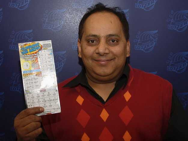 Urooj Khan, triệu phú bị đầu độc bằng xyanua ngay sau khi nhận giải không lâu