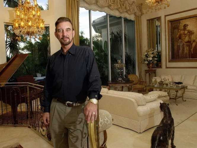 David Edwards tiêu xài hoang phí và chết trong nghèo đói