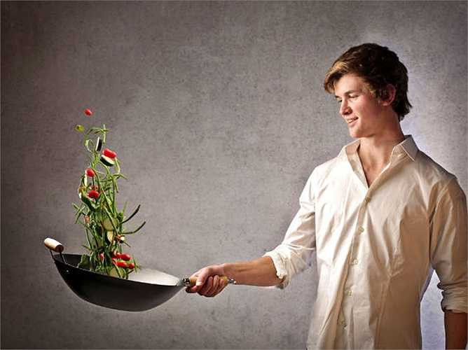 Nấu ăn: Hãy nấu một món gì đó, hãy thử và làm mới món ăn đó. Điều này sẽ giúp cải thiện sự sáng tạo, giúp bạn trở thành một đầu bếp thông minh.