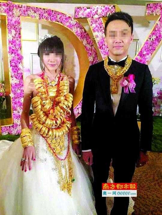 Chú rể trong đám cưới cũng ngập trong vàng năm ngoái chính là anh em với chú rể năm nay