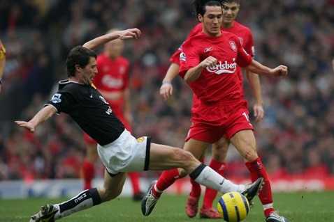 Roy Keane sẽ chơi thấp nhất trong hàng tiền vệ 3 người