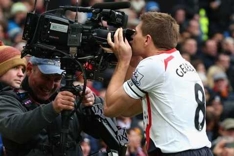 Gerrard sẽ chơi tiền vệ công