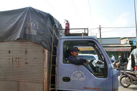 Một số khác thì lắp trên nóc cabin xe Một số khác thì lắp trên nóc cabin xe