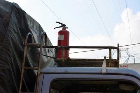 Việc trưng bình chữa cháy ra bên ngoài theo giới tài xế là chỉ để đối phó với cảnh sát Việc trưng bình chữa cháy ra bên ngoài theo giới tài xế là chỉ để đối phó với cảnh sát